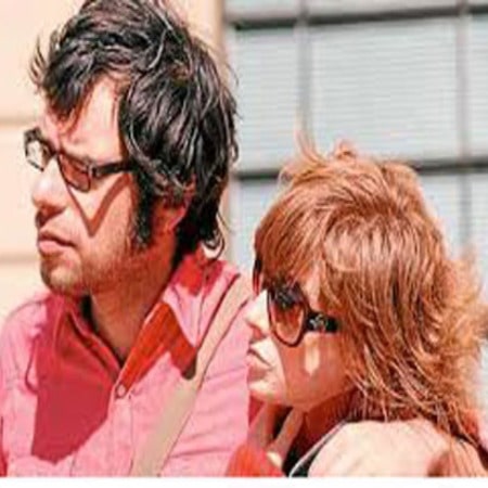 Miranda Manasiadis and her husband was wearing glasses. 